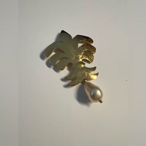 Carlton Ridge for Sutton Hoo Signed 1995 Gold w/ Pearl Fleur de Lis brooch